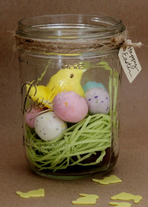 Learn how to make a miniature hen in a nest perfect for party favors, place settings, and Easter gifts.