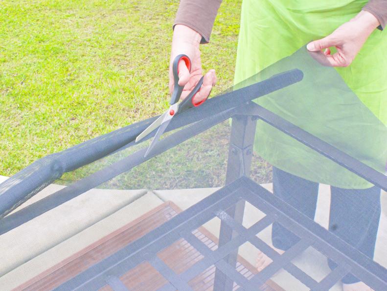 According to Asakawa, a liner &quot;is necessary to hold the soil and plants while still allowing drainage.&quot; She suggests a natural fiber coco mat, greenhouse shade cloth or window screen. &quot;Cut the screen about 2 inches wider and longer than the tray,&quot; she says.