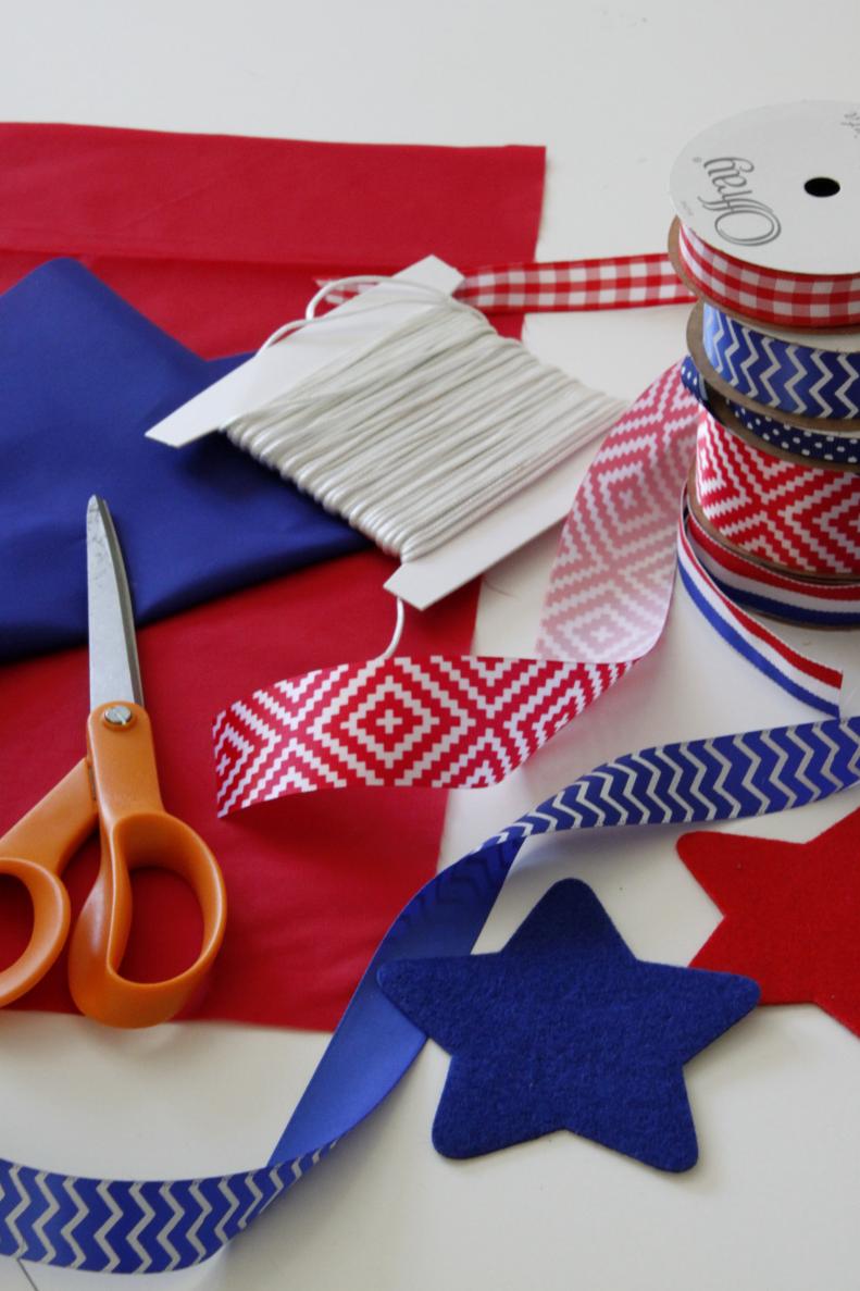 To make this craft, you will need: nylon parachute fabric (1/4 yard each color)/ assorted ribbons/ polyester roping #2/ sewing machine/ sewing scissors/ and felt stars.