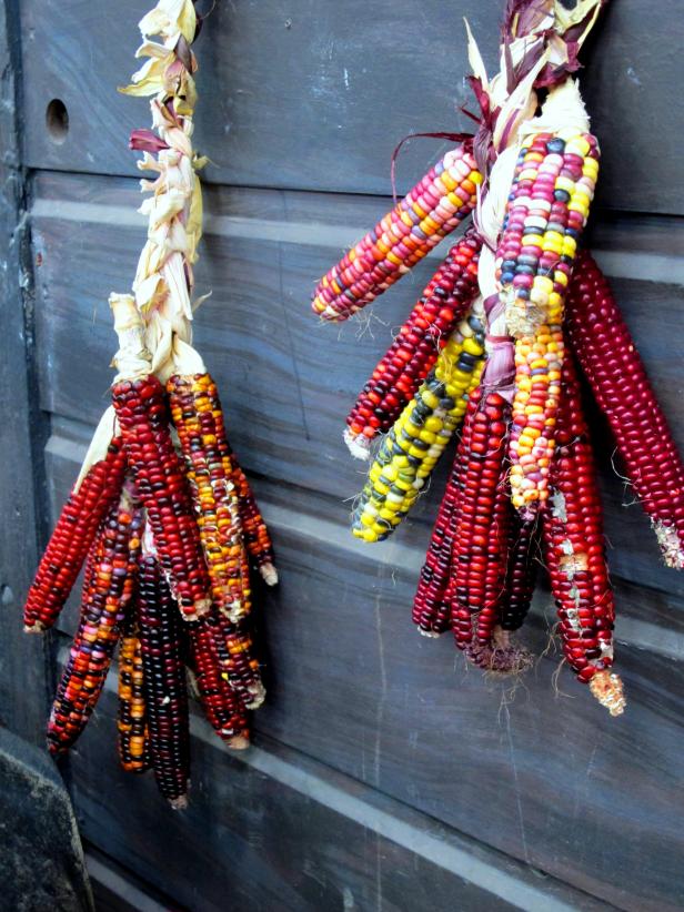 10 Easy Essentials For Outdoor Fall Decorating Diy