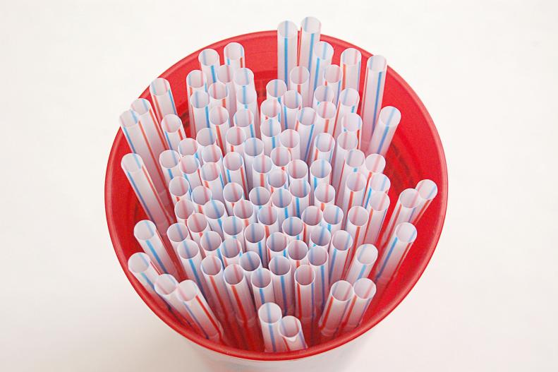 Once or gelatin is mixed, leave it to cool until it reaches room temperature. In the mean time you can prepare your straws. If you are using bendy straws pull all of them out to full length, but leave them straight. The ridges in the straws will create little rings around your worms. Place all of the straws in a cup or other container. The container should be nearly as tall, or taller than the straws, and the straws should be fairly tightly packed when placed inside.