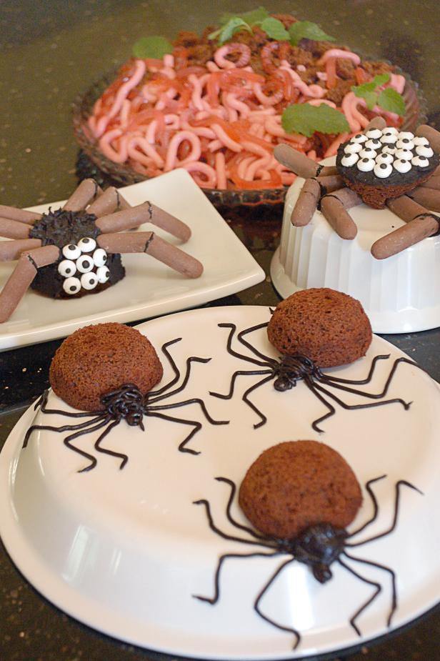 Halloween Recipes: Jell-O Gummy Worms and Cupcake Spiders | HGTV