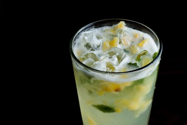 pineapple mojito cocktail