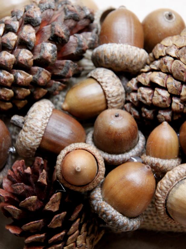 Acorn and Pinecone Wreath | HGTV