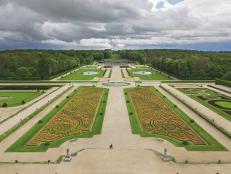 This exquisite French estate and garden<i>, Ch&acirc;teau de Vaux-le-Vicomte</i> features a<i> </i><i>broderie </i>parterre recreated in 1923 by landscape architect Achille Duch&ecirc;ne.