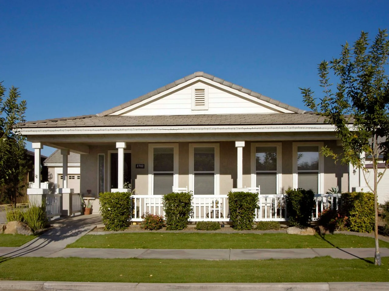 Difference Between Pillars and Columns in Architecture |  ambrosiolandscapes.com, image size:1280x960