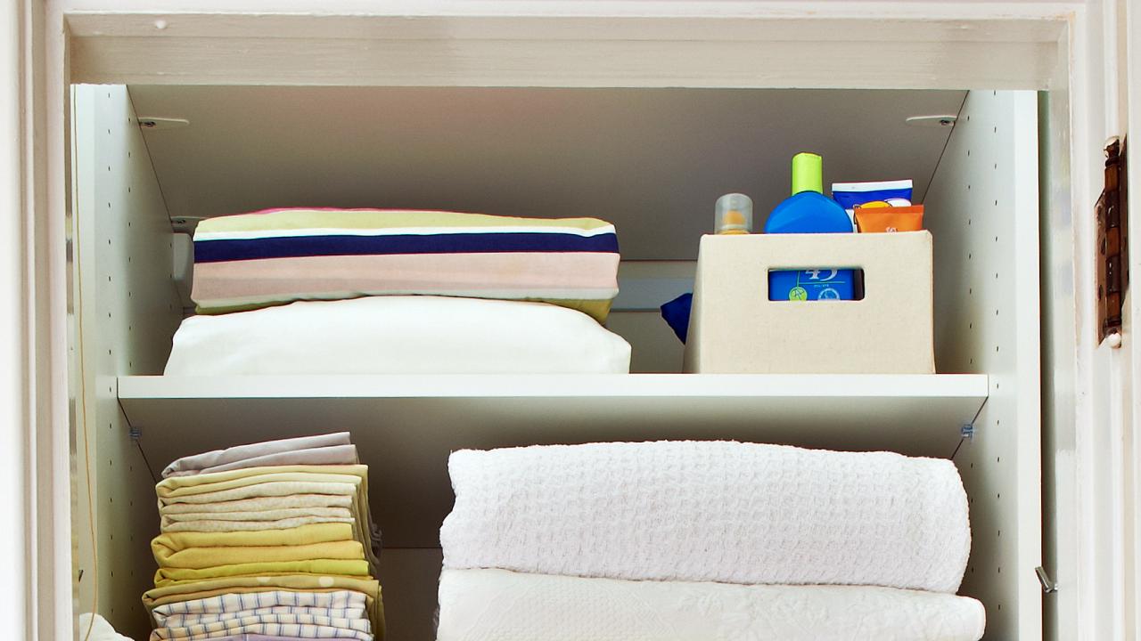 13 Brilliant Linen Closet Organization Ideas