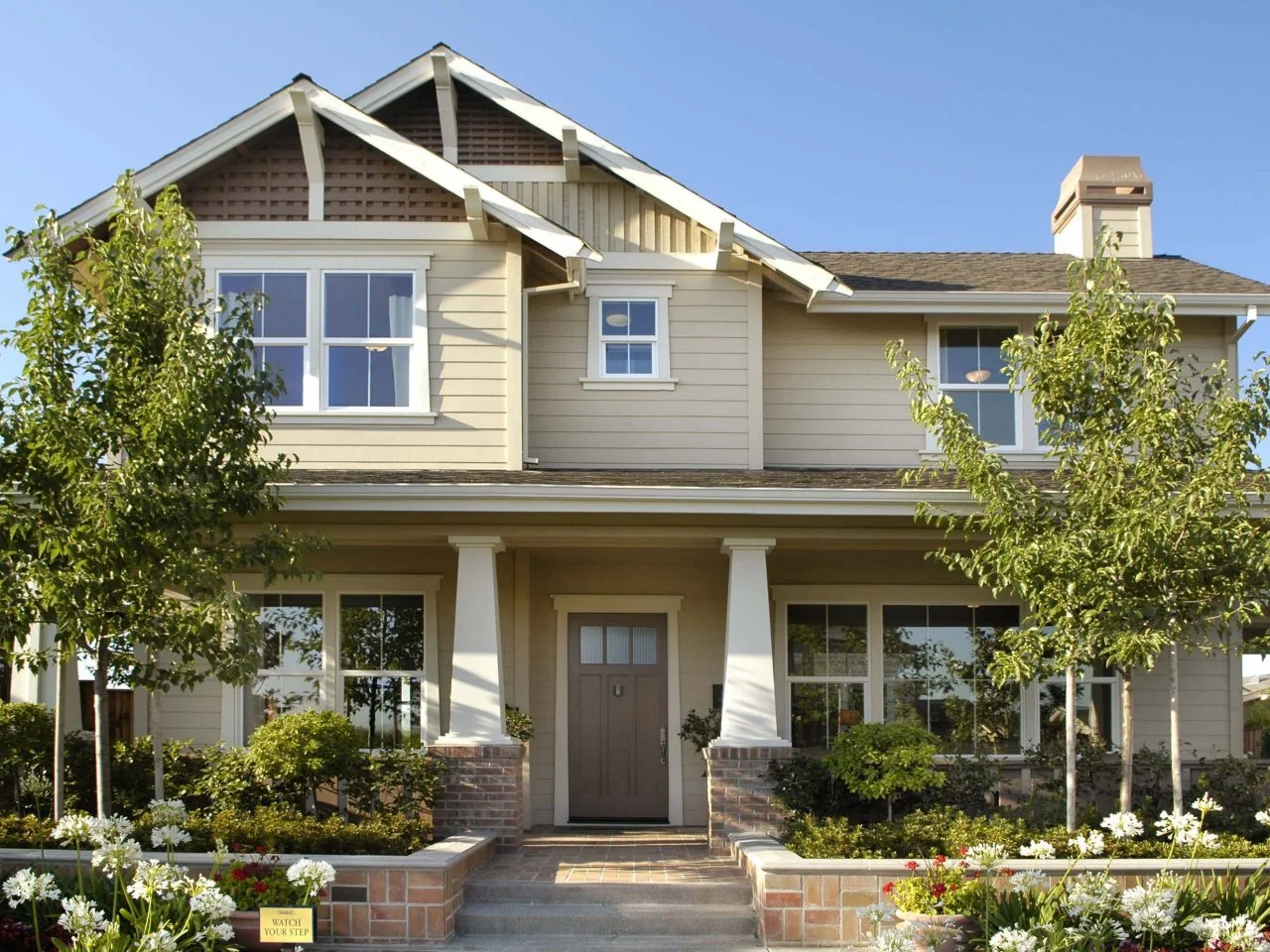 8 Low Maintenance Front Yard Landscaping Ideas - brick\u0026batten, image size:1280x960