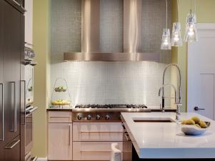 Glass Backsplash Paired with Stainless Steel