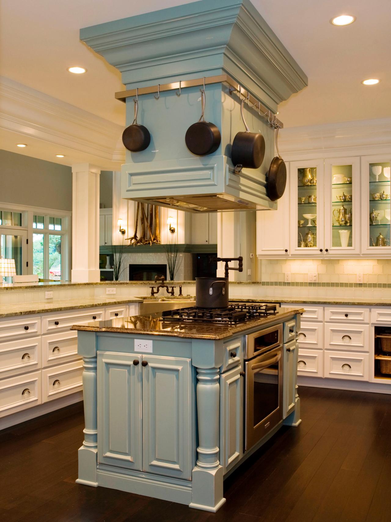 Stylish Kitchen Hood Treatments