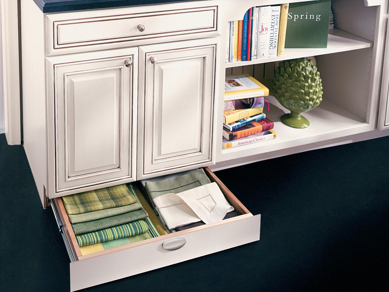 How to Pick Kitchen Cabinet Drawers