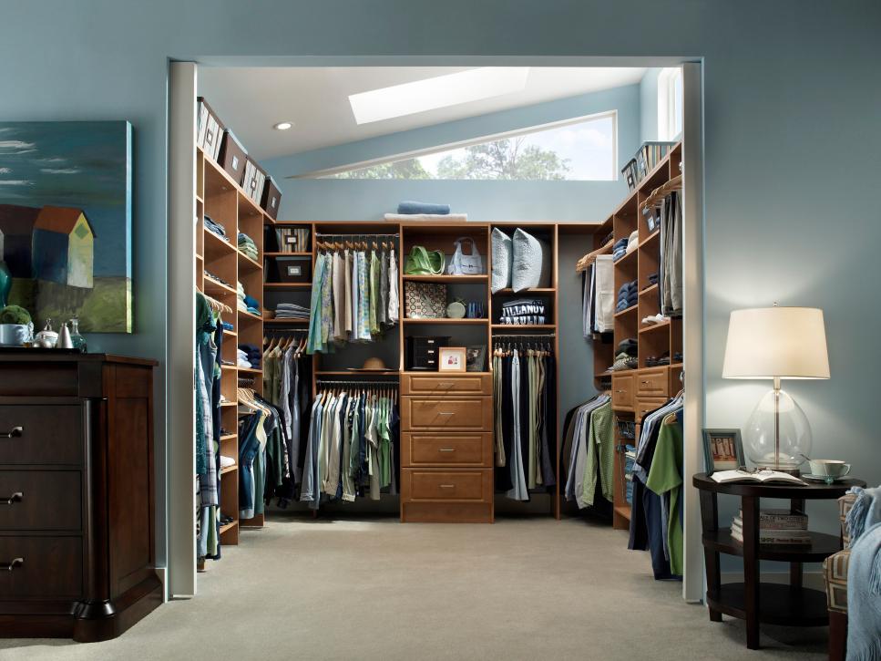 Top 3 Styles Of Closets, What Is The Standard Size Of A Bedroom Closet
