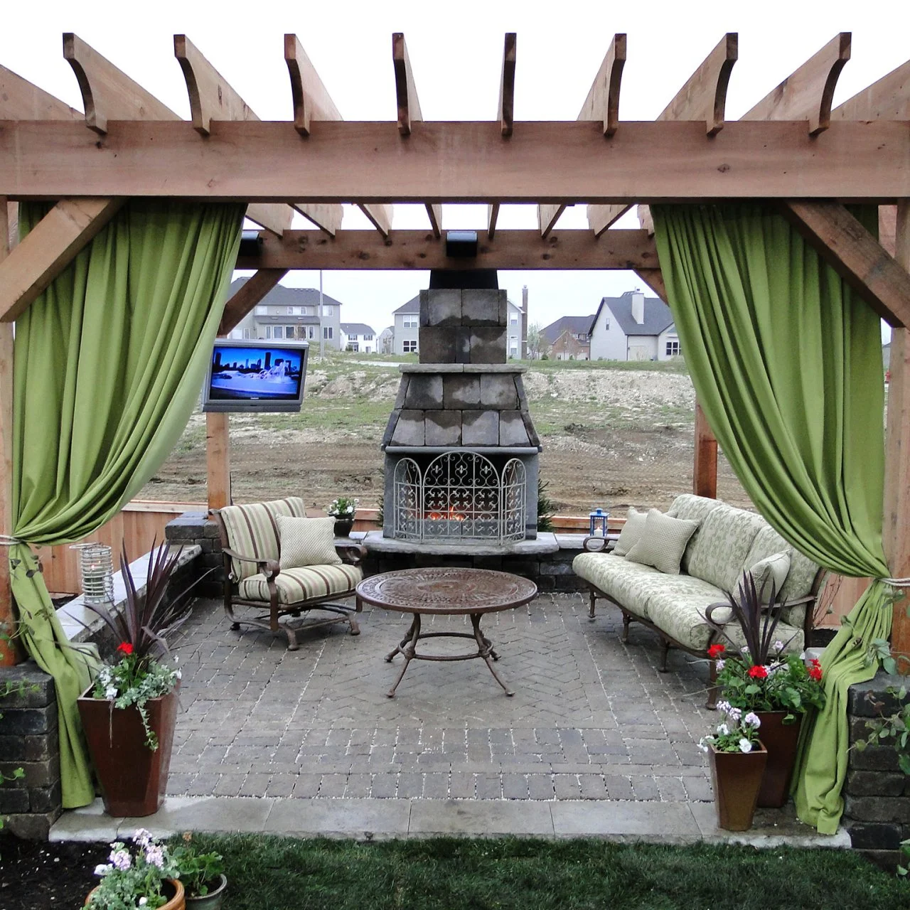 How to Plan a Pergola | HGTV, image size:1280x1280