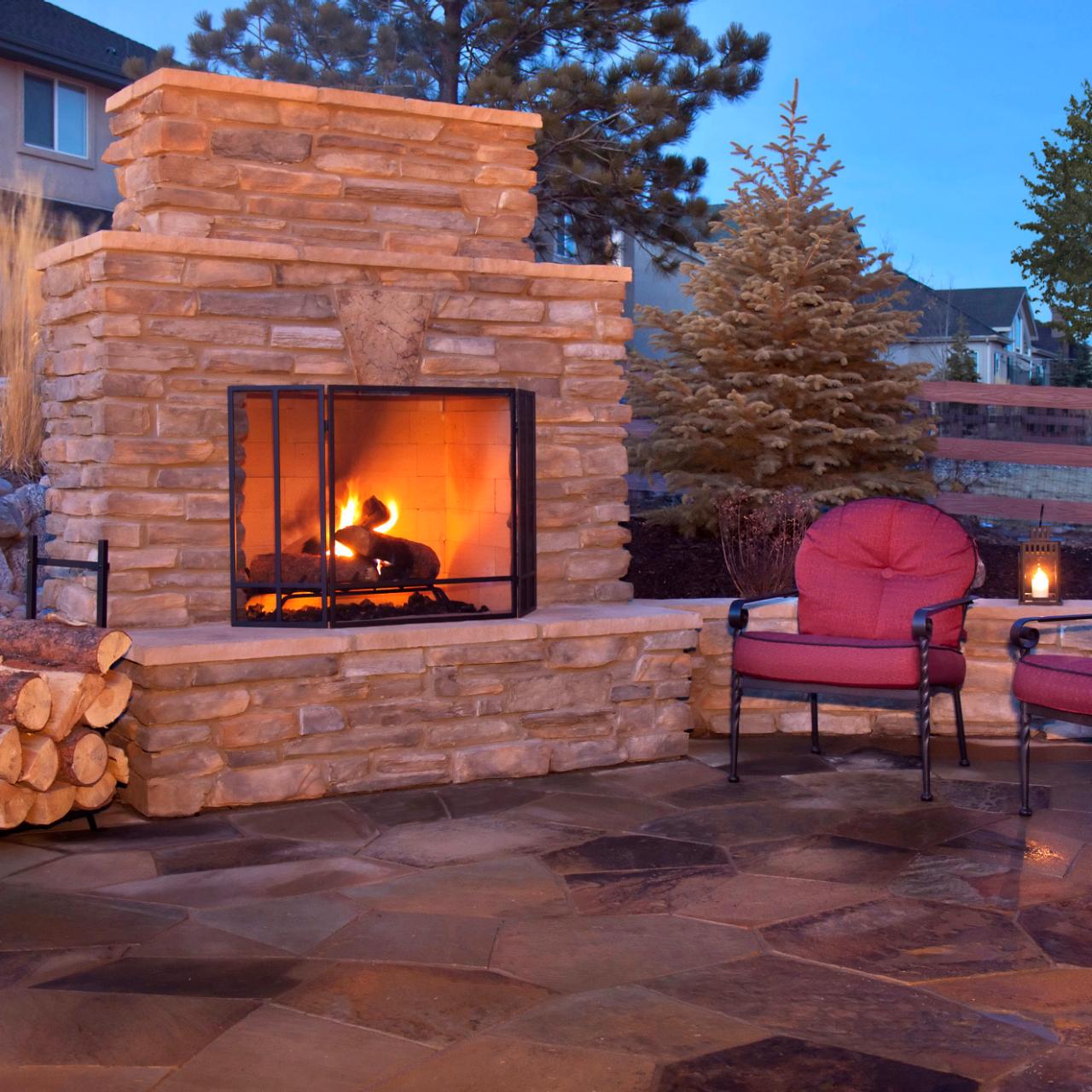 Why Burning Wood is 2020's Hottest Fireplace Trend, Mountain Hearth &  Patio
