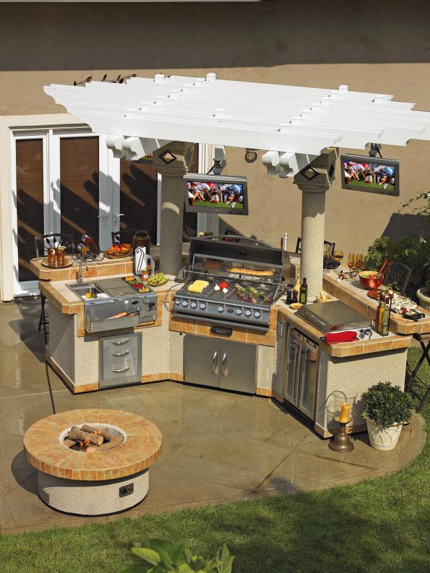 Outdoor Kitchen and TV station