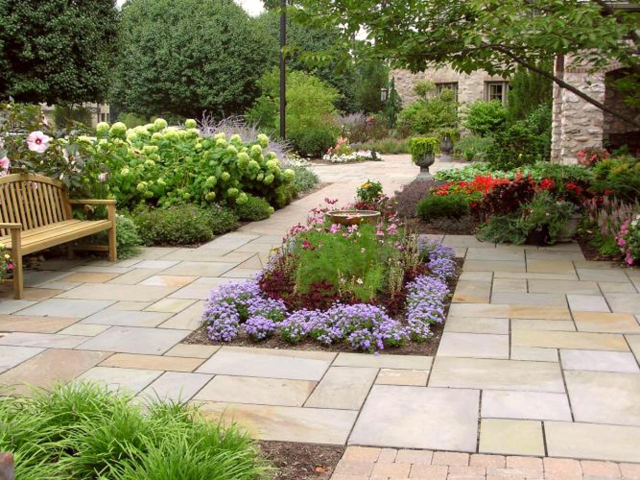 Plants For Your Patio - What To Plant Around A Patio