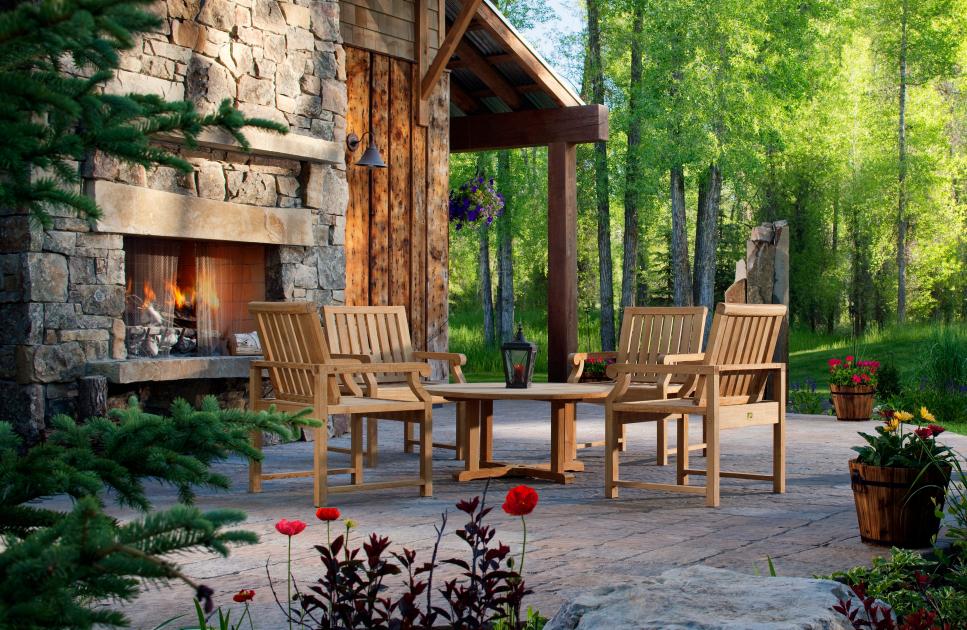 Outdoor Fireplace Ideas to Gather Around