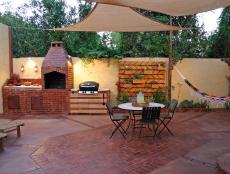 HHEDS601_outdoor-kitchen-grill-brick-patio_s4x3