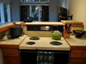 MR_Seattle-kitchen-oven-before_s4x3
