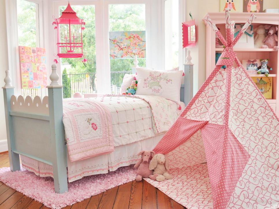 girls pink bedroom