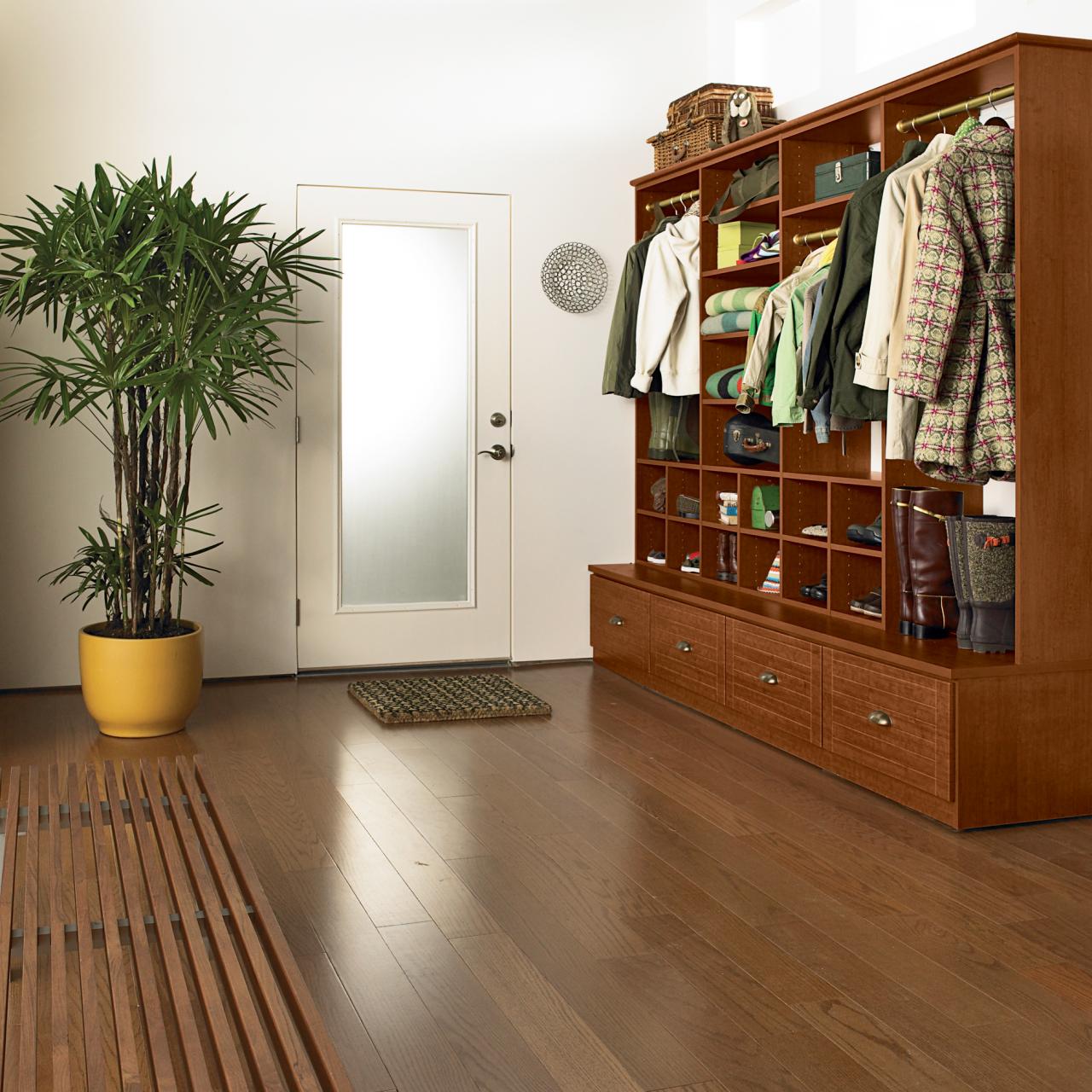 CRAFTWAND® - entryway closet design