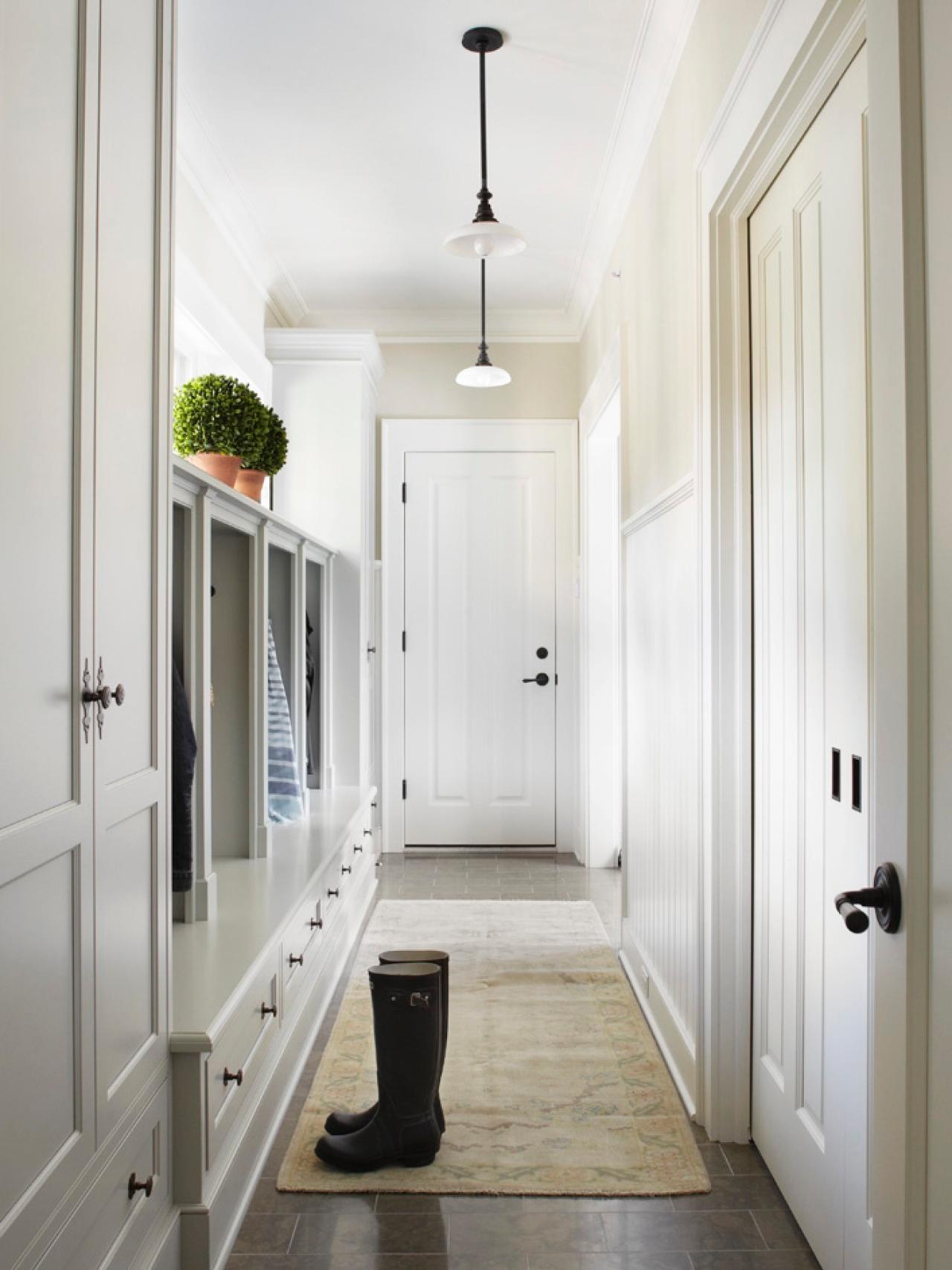 Featured image of post Outdoor Porch Mudroom : If you are a keen gardener or have children, or even an adult, who enjoys muddy sports, you might want to consider converting your outdoor porch into a mudroom.