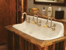 A three faucet sink made of cast iron accommodates guests in this Skyart Lodge.