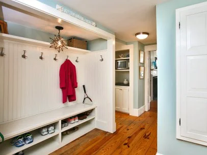 Boot rack for mudroom clearance
