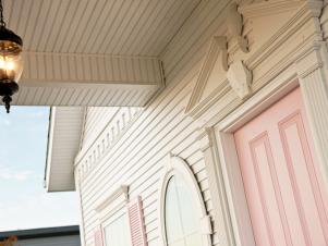 CI-Ply-Gem-exterior-buying-guide-white-pink-victorian-porch-detail_s4x3
