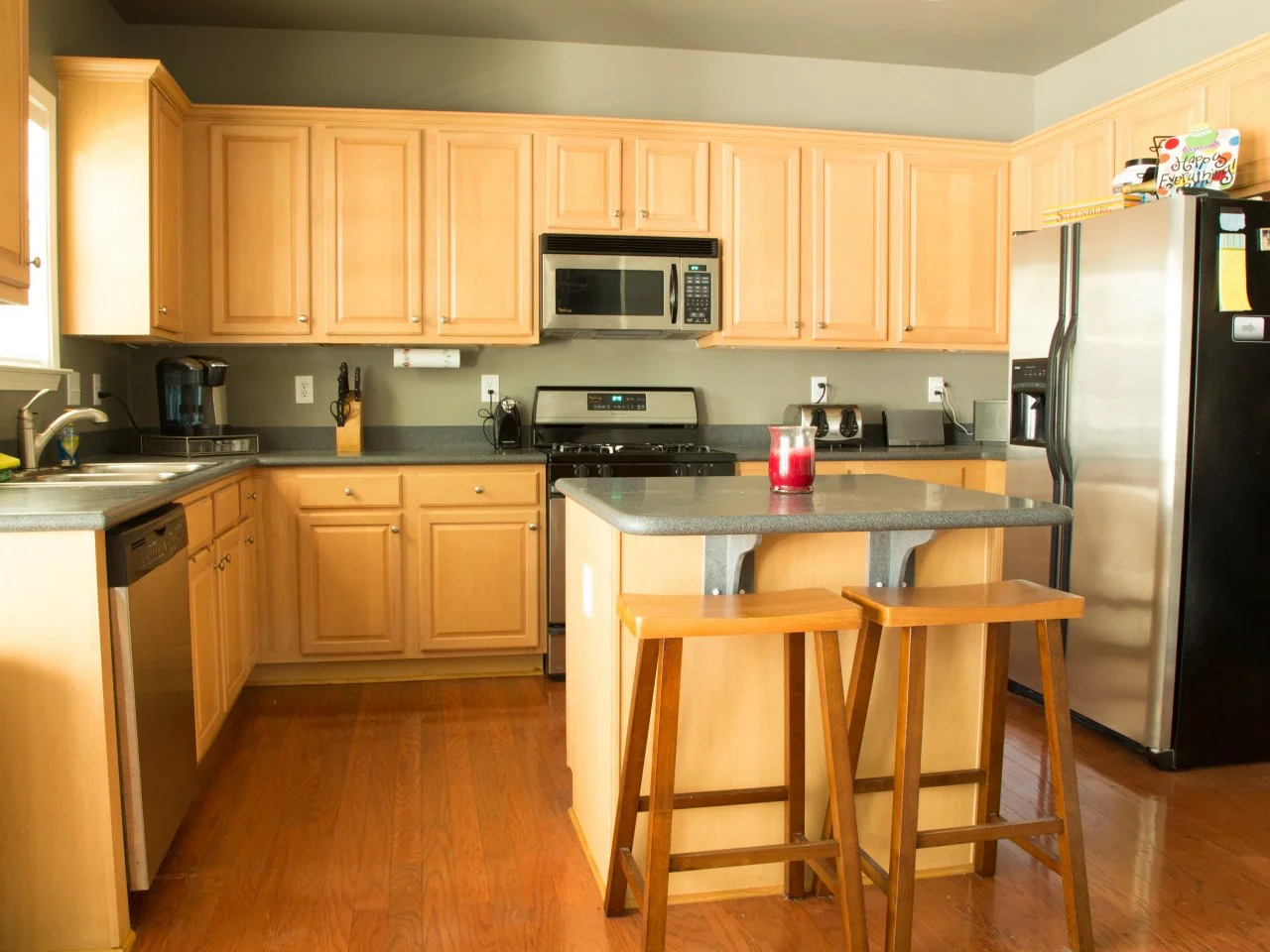 Restoring wood cabinets top