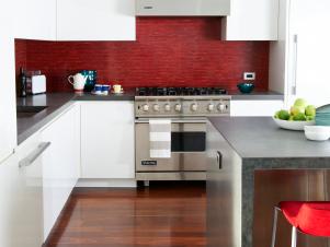 MR_Ross-Manhattan-Apartment-red-white-kitchen_s3x4