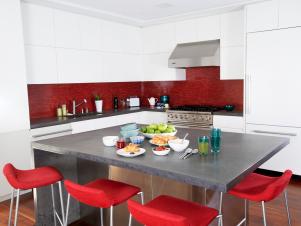 MR_Ross-Manhattan-Apartment_red-kitchen_s4x3