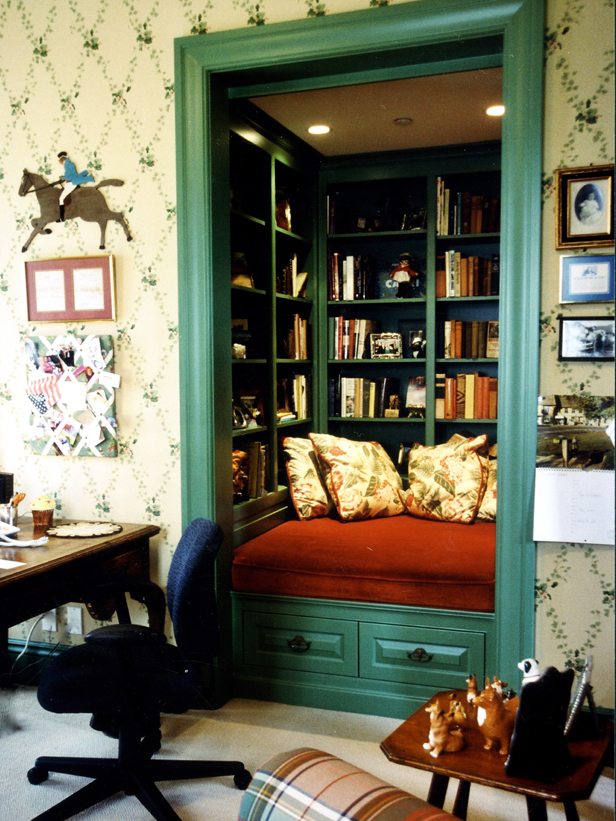CI-Susan-Jay-eclectic-green-reading-nook-closet-no-resize_s3x4