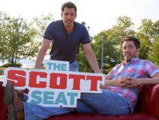 Ever wanted to ask Drew and Jonathan Scott a question? Some lucky fans got the chance as the little red couch hits Stamford, Conn.