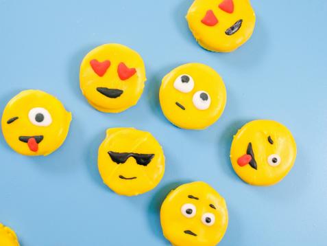 16 Fun DIYs to Celebrate Your Love for Emojis