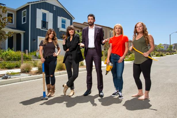 (Left to Right) HGTV stars Alison Victoria, Leanne Ford, Drew Scott, Jasmine Roth and Mina Starsiak begin the Rock the Block competition.