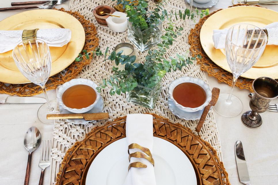 A Stylish Holiday Table