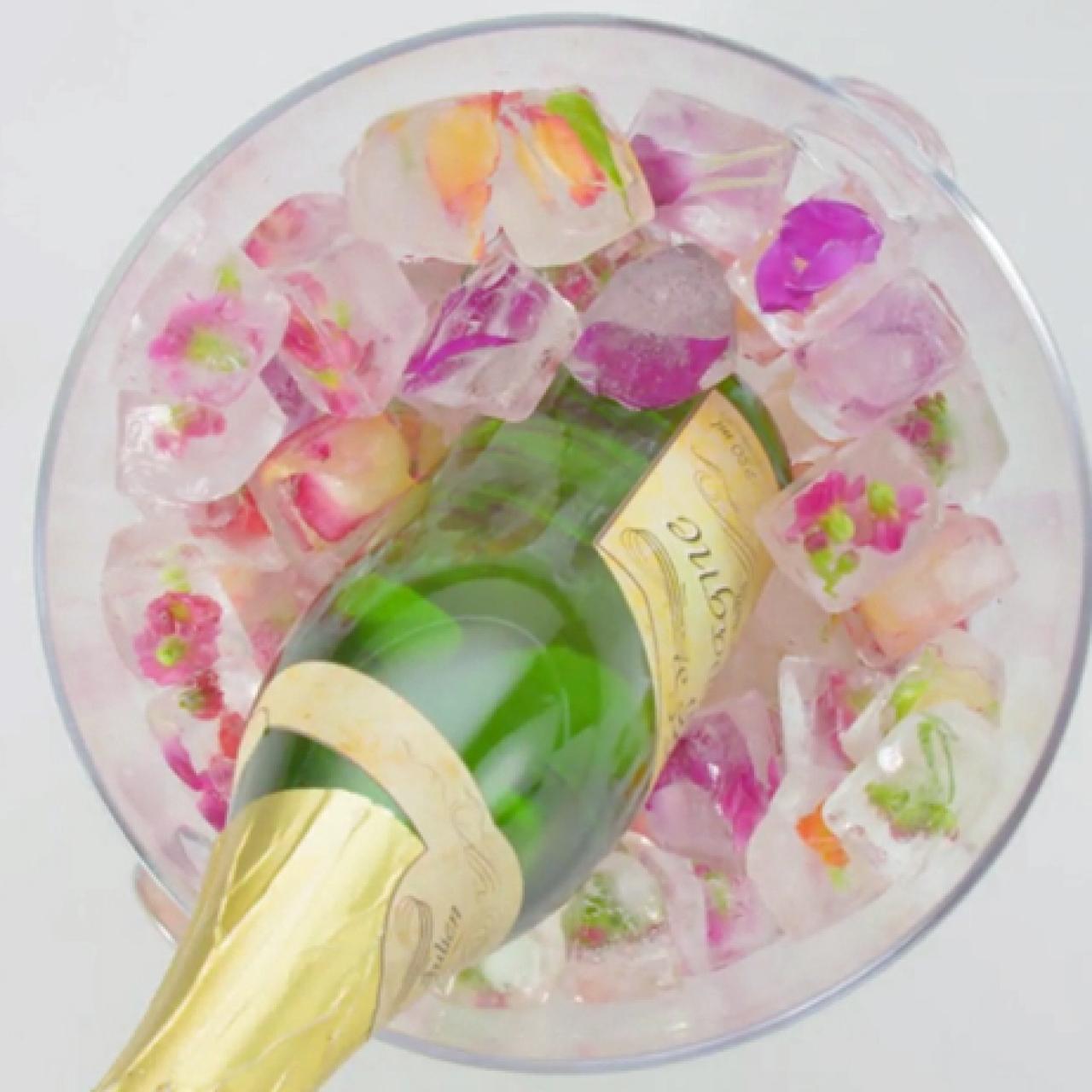 Flower Ice Cubes Are a Hostess' Best Party Trick—How to Make Them