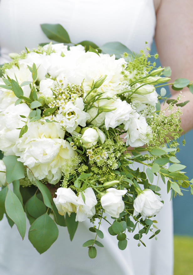 simple bridesmaid bouquets