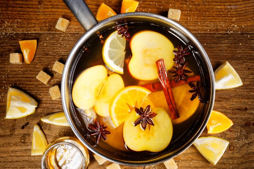 11 Sweet + Spicy Stovetop Scents That Make Your Home Holiday Happy