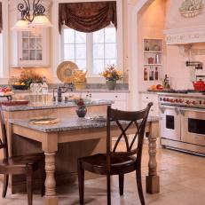 Neutral Traditional Eat-In Kitchen With Table