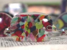 Make a colorful glass bracelet that fits snug across your wrist using this fused glass technique.