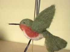 Make a lifelike wool hummingbird by dyeing your own wool fibers.