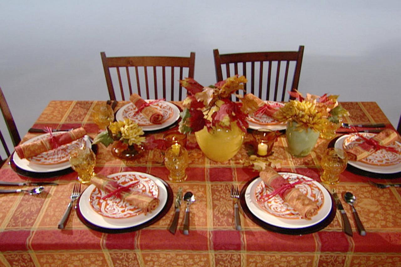 Tips for Setting a Formal or Informal Thanksgiving Table | HGTV