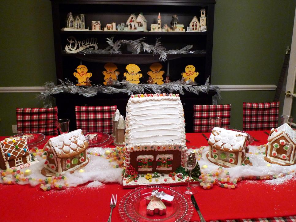 https://hgtvhome.sndimg.com/content/dam/images/hgtv/fullset/2009/11/10/0/HSLCS-S09_gingerbread-house-tablescape_s4x3.jpg.rend.hgtvcom.966.725.suffix/1400949377041.jpeg