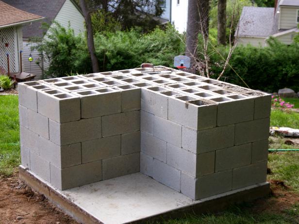 pizza-oven-cinder-block-foundation