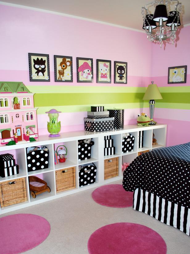 Girls' Bedroom With Modular Storage Bookcase