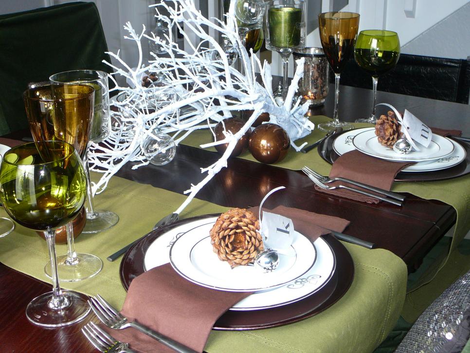 Winter Table Settings And Centerpieces, Round Table Set Up Ideas