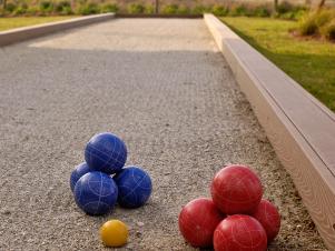 GH09_backyard_04_bacci-balls-court_s4x3