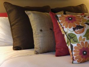 GH09_Guest-BR_03_bed-pillows-detail_s4x3